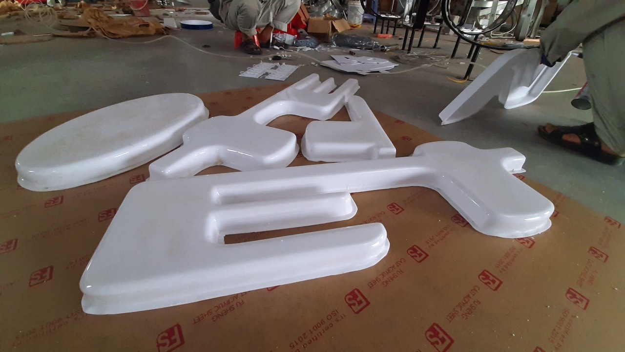 Làm biển hiệu quảng cáo bằng chất liệu Mica 