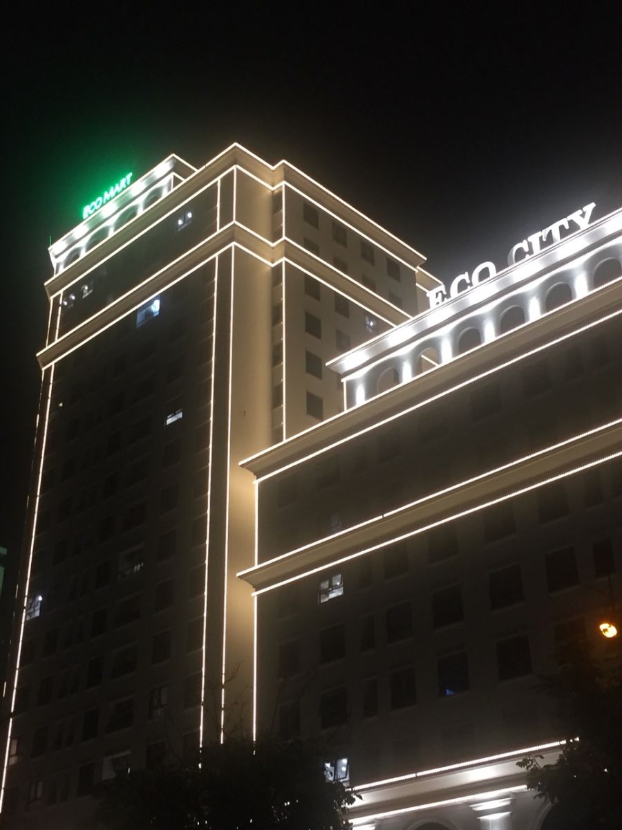 Sản xuất thi công bộ chữ trên nóc tòa nhà