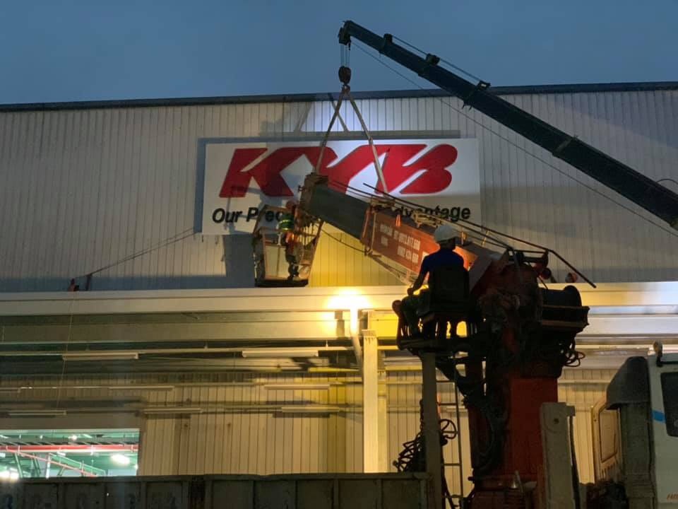 Làm biển hiệu quảng cáo bằng inox Tôn alumi mica bạt 3m tại hà nội