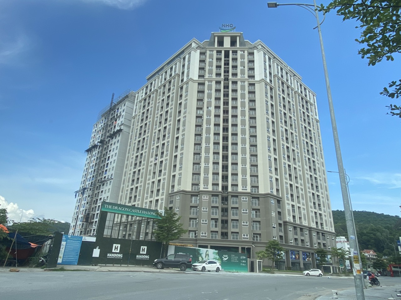 Hình ảnh thực tế thi công bộ chữ quảng cáo tòa nhà 