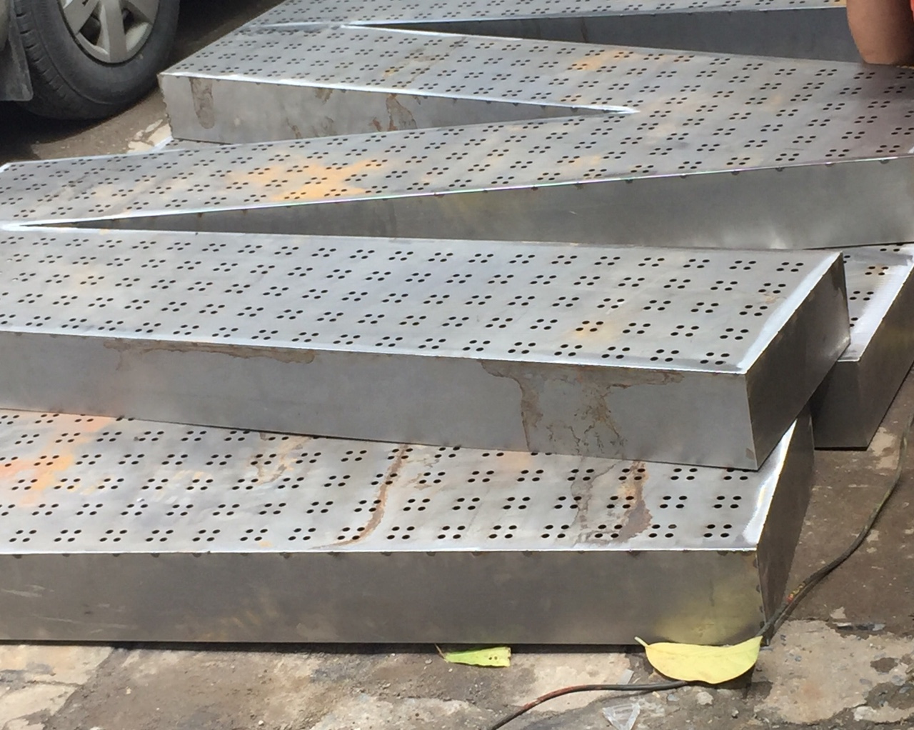 Bo chu quang cao bang ton son tinh dien