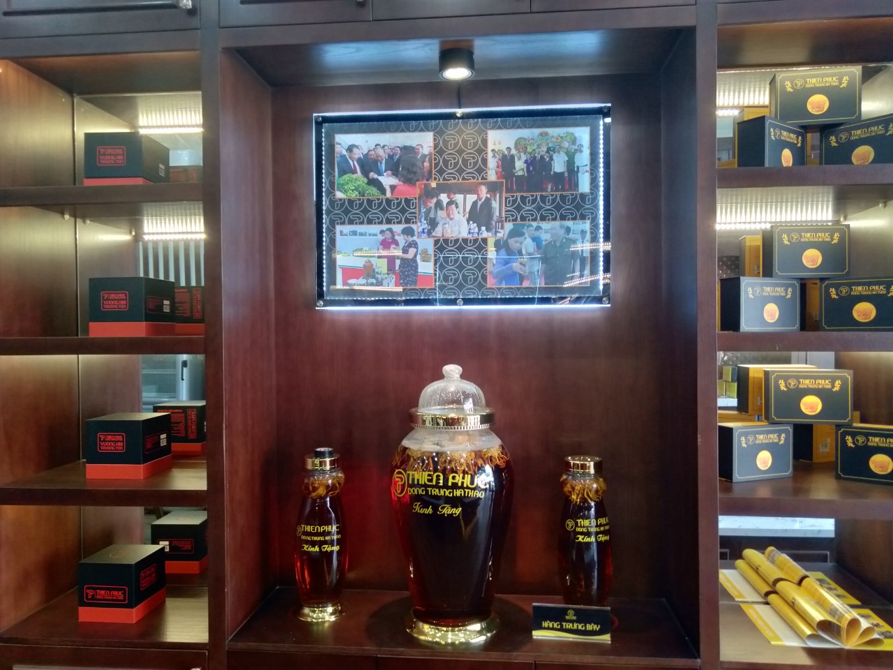 Tranh điện siêu mỏng và nội thất