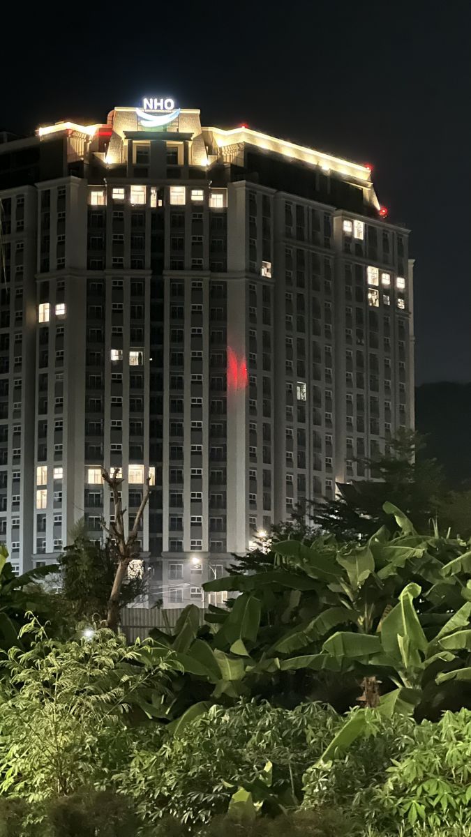 bien toa nha va logo quang cao